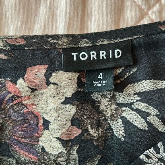 EUC Torrid Floral Skull Blouse (size 4X) - Picture 4 of 5